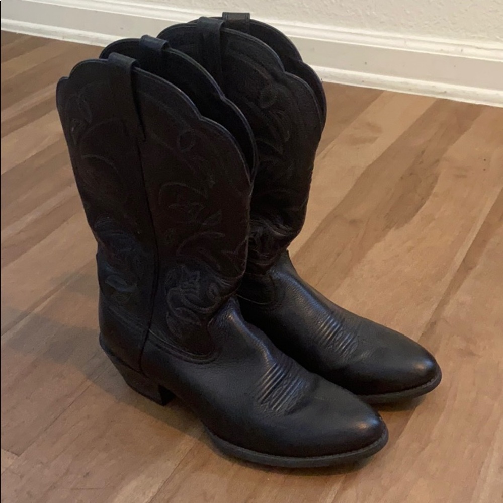 Woman’s black Ariat Boots size 8
